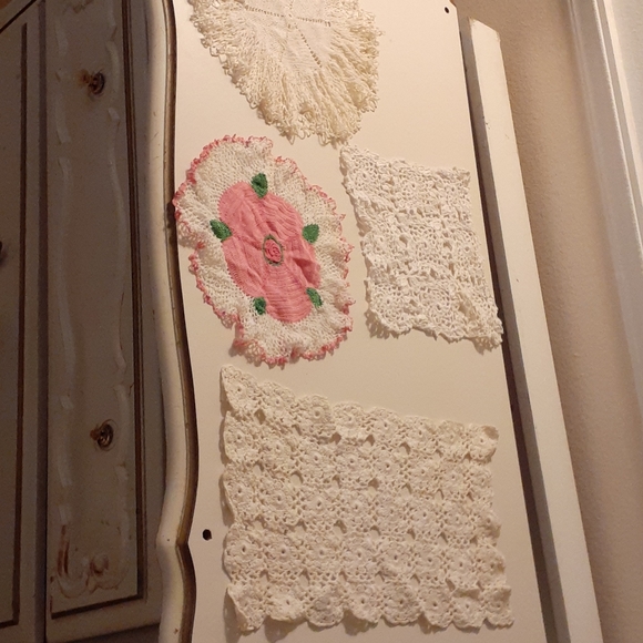 4 DOILIES Collection Crochet White Pink Floral Grannycore Cottagecore Dainty VNT - Picture 8 of 9